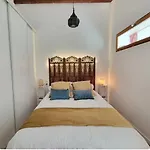 De A 700 Metres De La Plage, Totalement Independant Et Accessible Par Un Escalier Exterieur * サント・マキシム