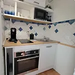 De A 700 Metres De La Plage, Totalement Independant Et Accessible Par Un Escalier Exterieur アパート
