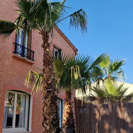 Apartment De A 700 Metres De La Plage, Totalement Independant Et Accessible Par Un Escalier Exterieur
