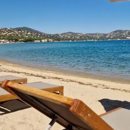 De A 700 Metres De La Plage, Totalement Independant Et Accessible Par Un Escalier Exterieur * サント・マキシム