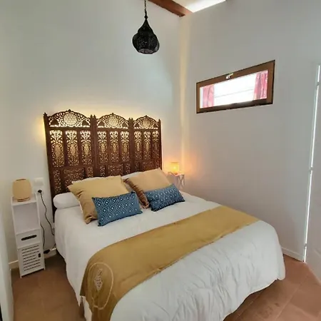 De A 700 Metres De La Plage, Totalement Independant Et Accessible Par Un Escalier Exterieur アパート *