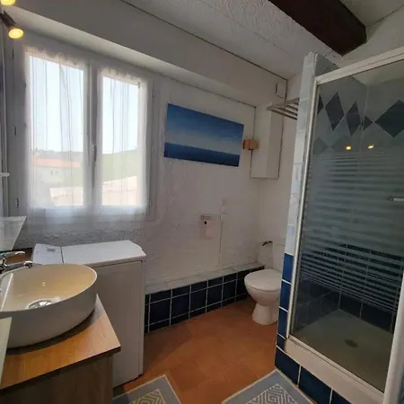 De à 700 Mètres De La Plage, Totalement Indépendant Et Accessible Par Un Escalier Extérieur Apartamento *